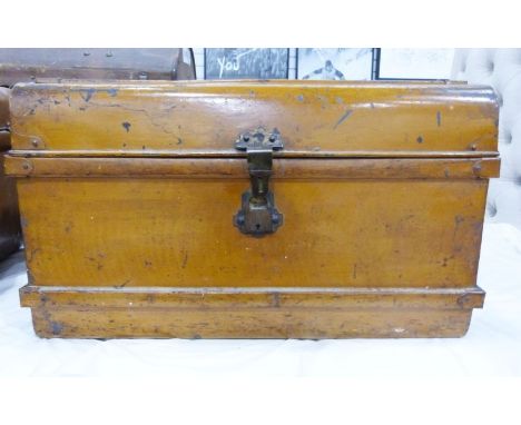 Vintage tin trunk, 70cm wide x 50cm deep x 41cm high
