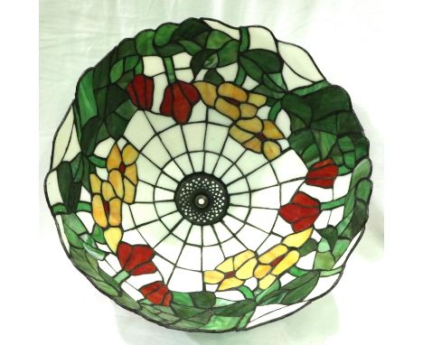 Large Tiffany style ceiling light shade, L: 40 cm. P&amp;P Group 3 (£25+VAT for the first lot and £5+VAT for subsequent lots)