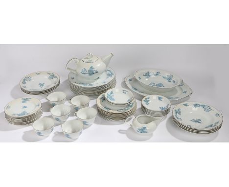 Narumi Japan dinner service, Ming, consisting of plates, saucers, teapot, cups, bowls, serving dishes, etc. (qty)