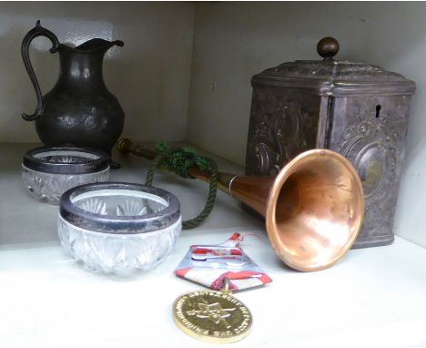 A mixed lot: to include a late 19thC silver plated tea caddy with a hinged lid; and a 20thC copper and brass huntsman's horn 