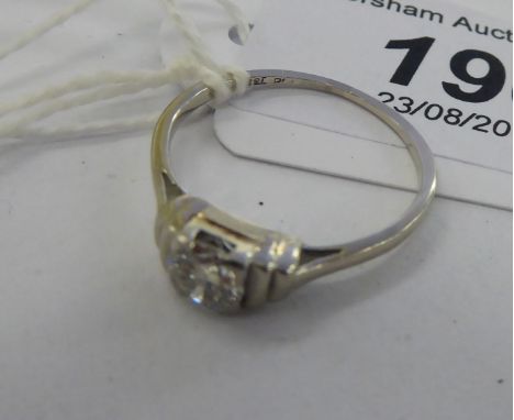 An 18ct white gold, single stone diamond ring       11   