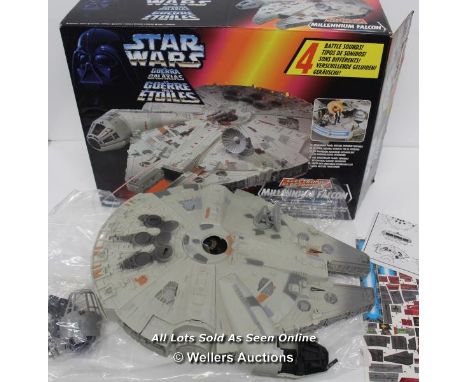 STAR WARS KENNER 1995 MILLENNIUM FALCON PLAYSET. UNUSED BUT INNER CARDBOARD DETAIL SLIGHTLY CREASED. INCLUDES MANUAL ANS STIC