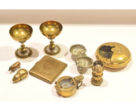 Small collection of brass and metal wares including ash tray of Naval interest (impressed with an anchor)^ two plated shell s