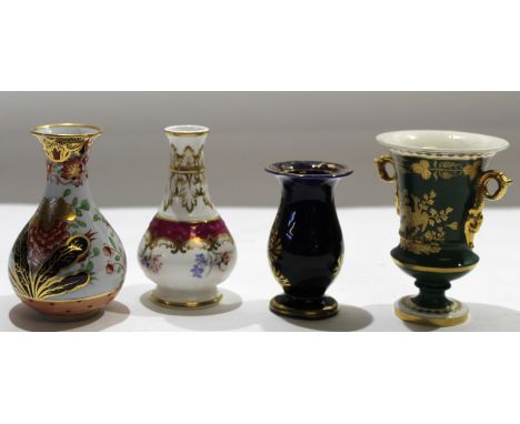 Group of English porcelain wares^ early 19th century^ including a Spode Imari style vase^ pattern number 967^ Spode vase^ the