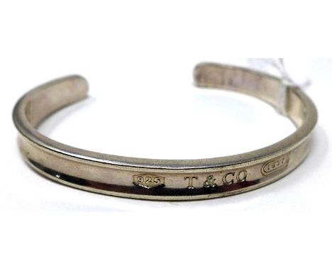 A Tiffany &amp; Co, sterling silver bangle, dia: 7.5cm, 18.9g, clearly hallmarked to centre
