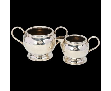 An Edwardian silver matching 2-handled sugar bowl and cream jug, indistinct maker, Birmingham 1907, bowl diameter 10cm, 8.7oz