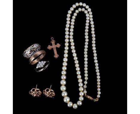 Various gold jewellery, including 9ct, 8.6g gross, and a single-strand graduated cultured pearl bead necklace, 44cmLot sold a