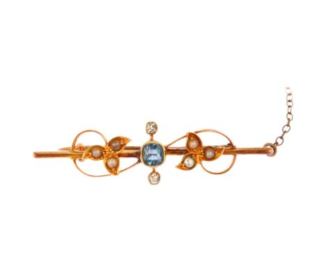 An Edwardian 15ct gold aquamarine pearl and diamond bar brooch, bezel set with 0.25ct cushion-cut aquamarine, flanked by sing