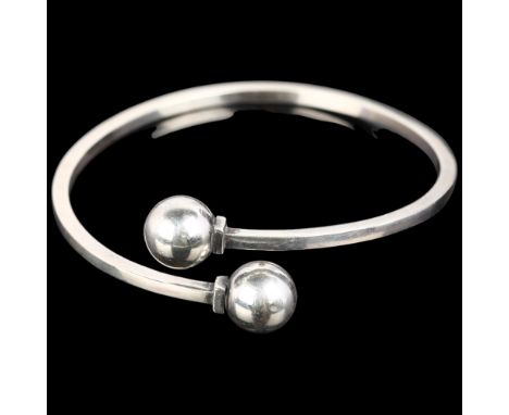 HANS HANSEN - a Danish modernist sterling silver ball torque bangle, band width 2.8mm, internal circumference approx 20cm, 23