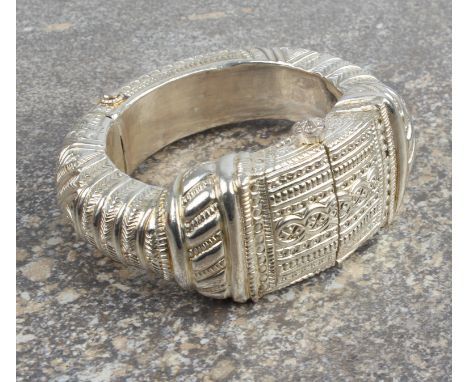 A cased Omani silver bangle, presented as a prize to the winning jockey on Dubai Day at Newbury racecourse in 2010 - the subs