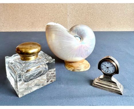 An Edwardian silver desk clock - Henry Clifford Davis, Birmingham 1911, the lancet shaped pedestal case holding a Swiss watch