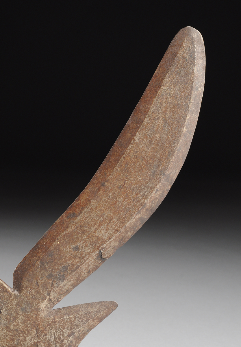 AN AZANDE KPINGA WROUGHT IRON THROWING KNIFE, DEMOCRATIC REPUBLIC OF ...