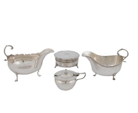 AN ASSORTED COLLECTION OF SILVER ITEMS, COMPRISING:- A Georgian style helmet shaped sauce boat, London 1910, mark of Robert S