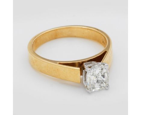 Moderner Diamantsolitär-Ring Gelbgold, gest. 14 k. Zentral besetzt mit einem Diamanten von ca. 1,02 ct. (F-G/I2) im Oktogonal