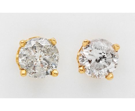 Paar klassische Brillantsolitär-Ohrstecker Gelbgold, gest. 14 k. Zentral besetzt mit je einem Brillanten von zus. ca. 0,86 ct