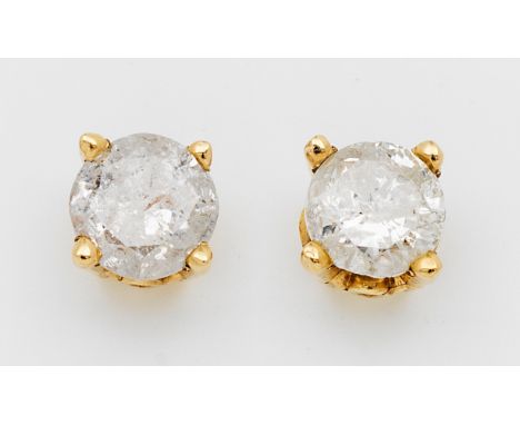 Paar klassische Brillantsolitär-Ohrstecker Gelbgold, gest. 14 k. Zentral besetzt mit je einem Brillanten von zus. ca. 1,00 ct