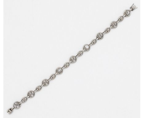 Diamantarmband Schweden. Weißgold, gest. 18 k. Im Wechsel ovale und runde Kettenglieder mit Schriftzug, zentral besetzt mit D