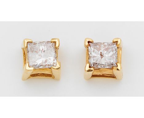 Paar klassische Diamantsolitär-Ohrstecker Gelbgold, gest. 14 k. Zentral besetzt mit je einem Diamanten von zus. ca. 0,70 ct. 