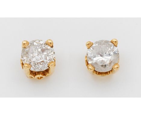Paar klassische Brillantsolitär-Ohrstecker Gelbgold, gest. 14 k. Zentral besetzt mit je einem Brillanten von zus. ca. 0,82 ct