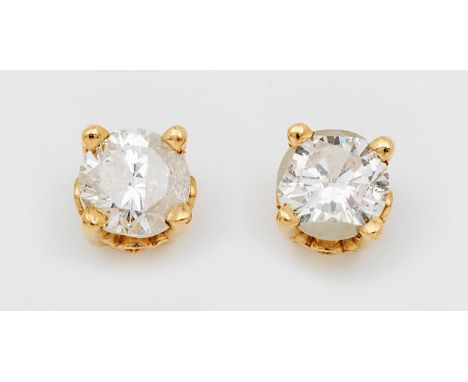 Paar klassische Brillantsolitär-Ohrstecker Gelbgold, gest. 14 k. Zentral besetzt mit je einem Brillanten von zus. ca. 0,82 ct