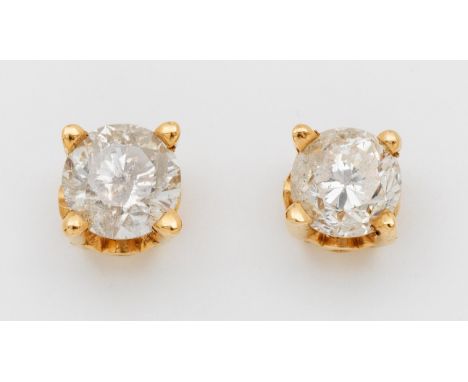 Paar klassische Brillantsolitär-Ohrstecker Gelbgold, gest. 14 k. Zentral besetzt mit je einem Brillanten von zus. ca. 0,86 ct