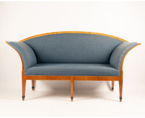 Sofa, 2. Biedermeier, Jugendstil, um 1900/1920, Nussbaum, blauer Polsterbezug