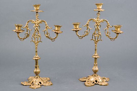 Pareja de candelabros de bronce dorado, de tres luces. ffs. s. xix ...