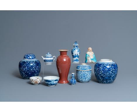 Full title: A varied collection of Chinese porcelain, Kangxi and laterDescription:H.: 24,5 cm (the red vase)H.: 14 cm (the bl