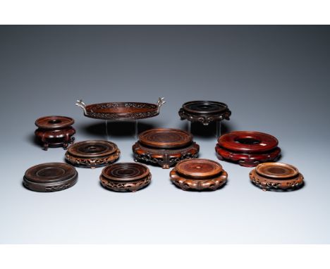 Full title: A varied collection of Chinese wooden stands and a silver-mounted tray, 19/20th C.Description:Dia.: 25 cm (the si