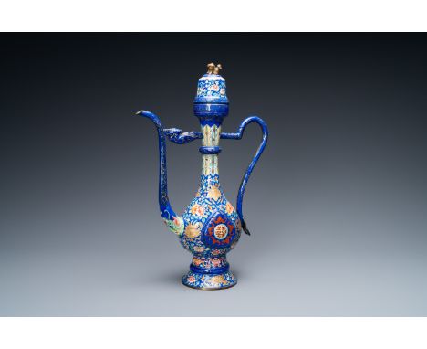 Full title: A large Chinese Canton enamel ewer and cover for the Vietnamese market, 19th C.Description:H.: 39 cmThe absence o