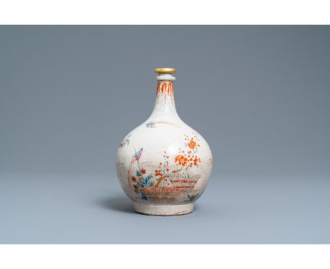 Full title: A Dutch-decorated Kakiemon-style Japanese Arita apothecary flask, Edo, 17/18th C.Description:H.: 24,5 cmThe absen