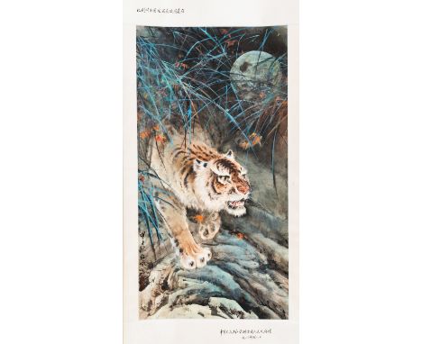 Full title: Chinese school, ink and color on paper: 'Crouching tiger', 20th C.Description:Dim.: 195 x 62 cm (the scroll)Dim.: