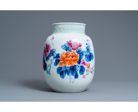 Full title: A Chinese floral vase, signed Wang En Huai, dated 1997Description:H.: 40,5 cmThe absence of a condition report do