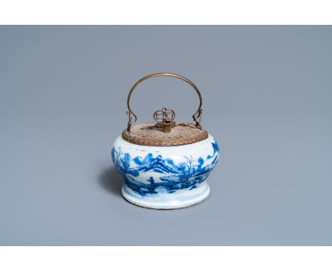 Full title: A Chinese blue and white 'Blue de Hue' waterpipe for the Vietnamese market, KangxiDescription:H.: 11,5 cm - Dia.: