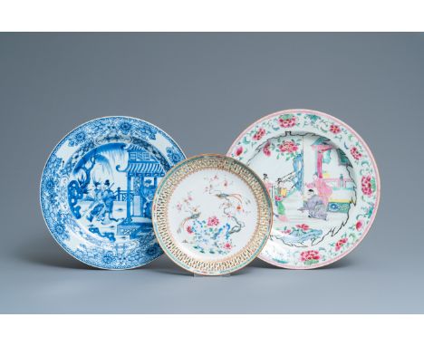 Full title: Three Chinese blue and white and famille rose dishes, Kangxi/YongzhengDescription:Dia.: 35,5 cm (the largest)The 