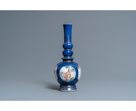 Full title: A Chinese famille verte powder blue-ground vase, KangxiDescription:H.: 26,5 cmThe absence of a condition report d