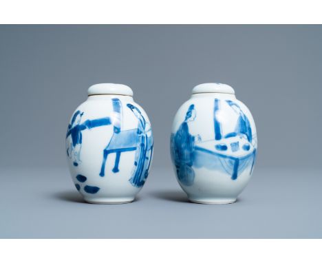 Full title: Two Chinese blue and white tea caddies and covers, KangxiDescription:H.: 9,5 cmThe absence of a condition report 