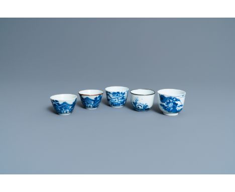Full title: Five Chinese blue and white 'Bleu de Hue' cups for the Vietnamese market, 19th C.Description:Dia.: 6,5 cm - H.: 5