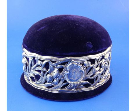 An Edwardian Art Nouveau silver mounted circular pin cushion/trinket box by Goldsmiths & Silversmiths Co Ltd, 7.25in. An Edwa