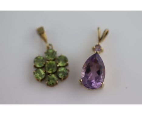 A peridot 14ct yellow gold cluster pendant, seven round mixed cut claw set peridot, diameter approximately 12mm together with