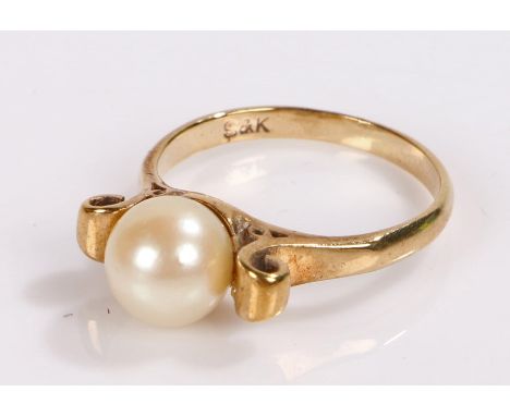 9 carat gold and pearl ring, ring size K 1/2