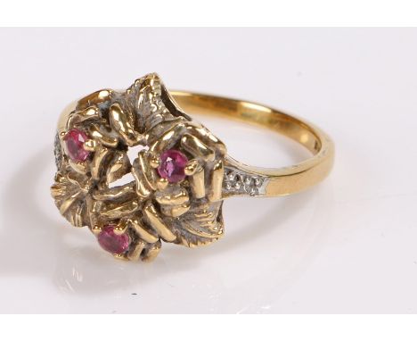 Silver gilt ring, set with red stones, ring size W 1/2