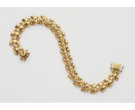 Vegetabiles Jugendstil-Armband18 kt Gelbgold. Bewegliches, scharniertes Band aus getriebenen und ziselierten Gliedern. Punzen