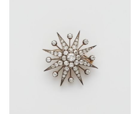Sternbrosche mit Diamanten14 kt Gelbgold. Achtstrahliger bombierter Stern mit acht radialen Strahlen und gestufter Mittelrose
