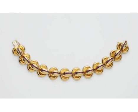 Gliederarmband mit Rubinen18 kt Gelbgold. Aus dreidimensionalen Ovalgliedern im Retro-Stil mit Bogenmotiven, gefasst mit kali