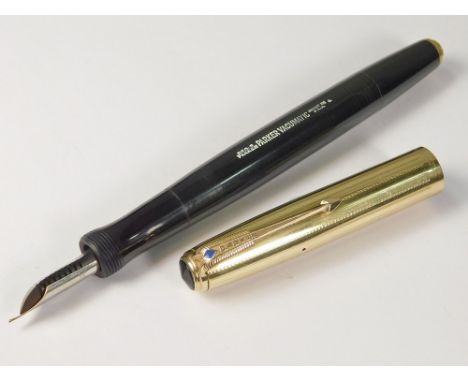 PARKER. A Parker Vacumatic Imperial fountain pen. American Parker nib, No.2. A 1940's laminated plastic black pen with gold f