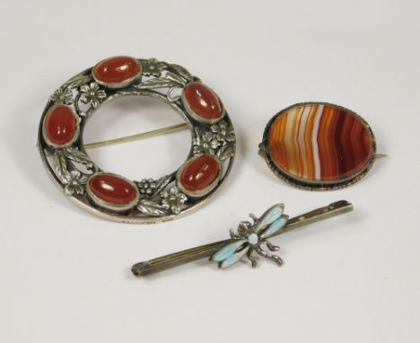 SILVER BROOCHES. A silver & banded agate small brooch, a silver & enamel dragonfly bar brooch & a silver brooch set five oval