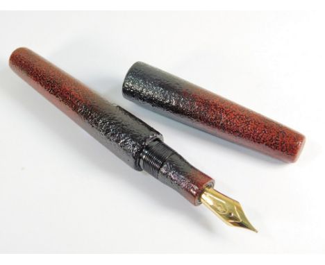 EDISON PEN COMPANY. A Hakumin Urushi Kobo Edison Morgan fountain pen. 18ct. gold M nib. c/c ED filler. The cap &amp; barrel i