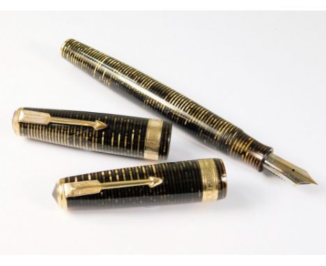 PARKER. A Parker 'Vac Band' Snr. Max fountain pen. American Parker nib. A 1937 golden pearl celluloid Vacumatic filled pen. S