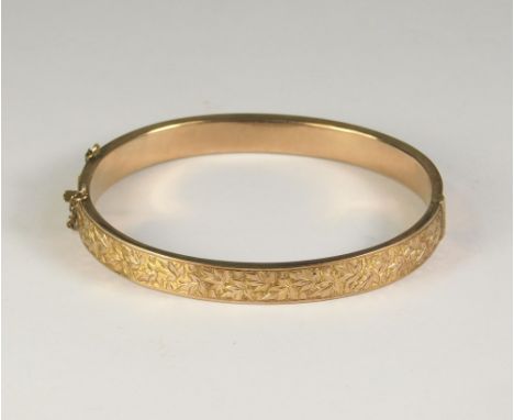 GOLD BANGLE. A 9ct. gold hinged hollow bangle. Approx. 8.7g.
